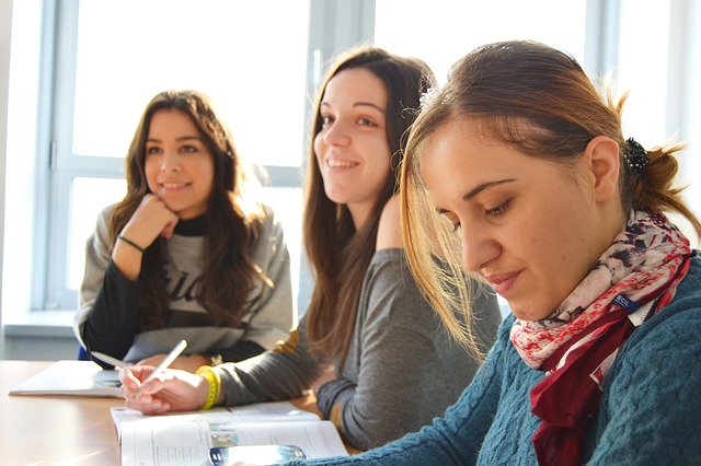 tři studentky