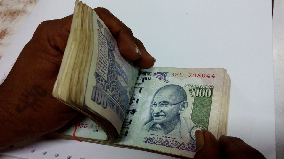 počítání rupií
